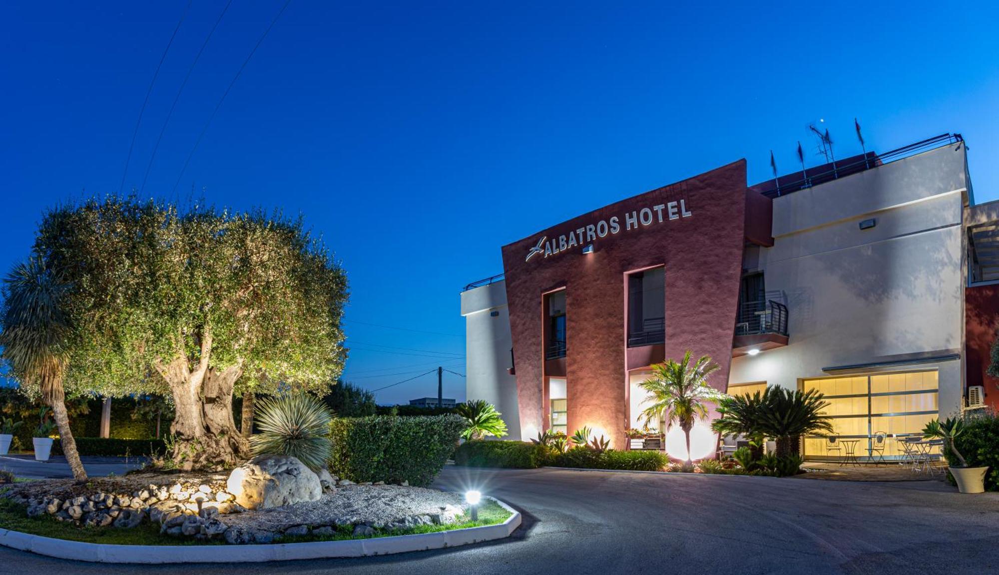 Albatros Hotel Сиракуза Екстериор снимка