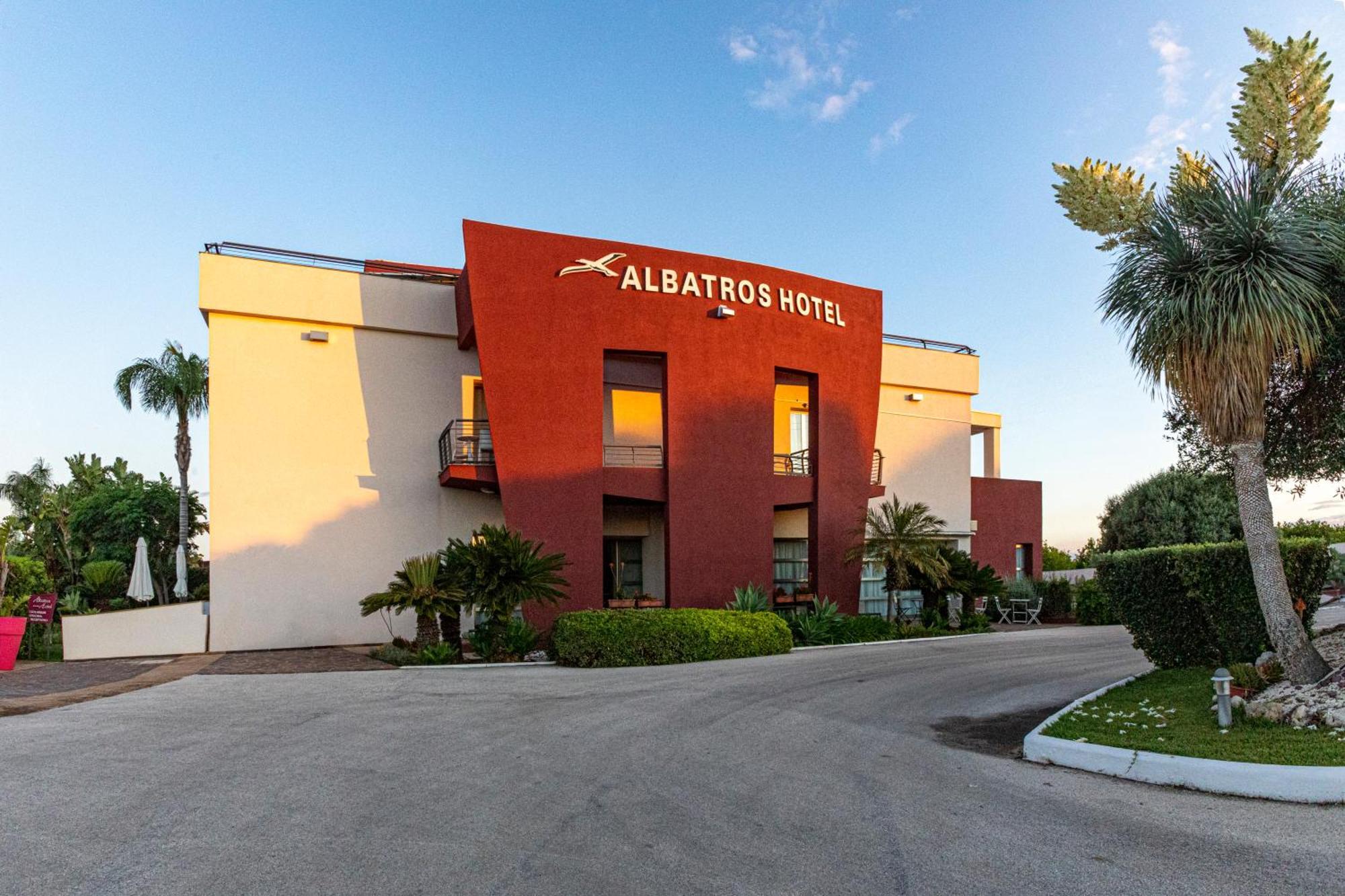 Albatros Hotel Сиракуза Екстериор снимка
