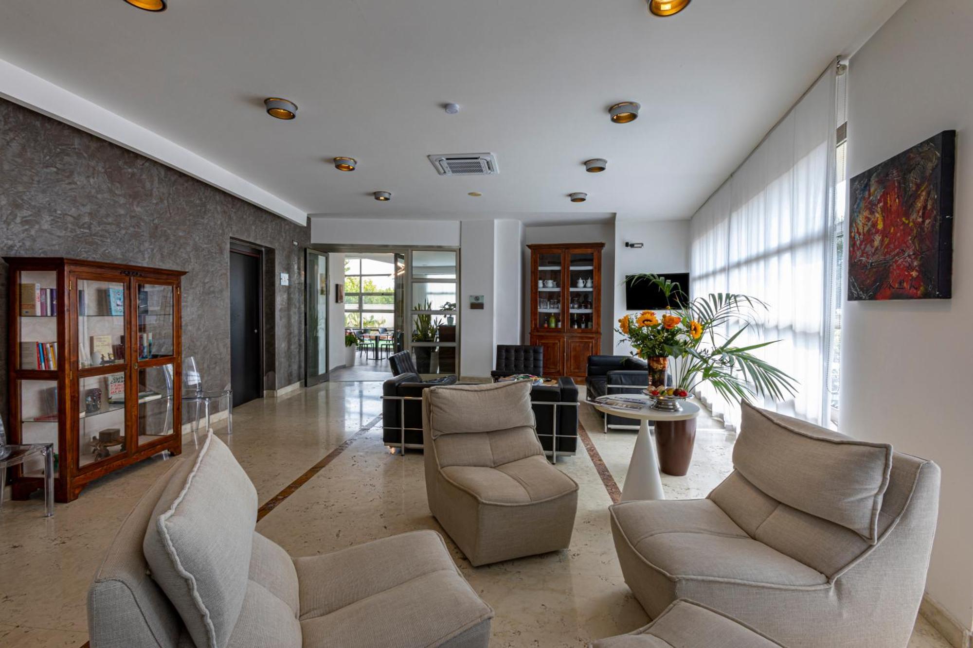 Albatros Hotel Сиракуза Екстериор снимка